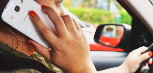 Women more likely to use their phone behind the wheel than men